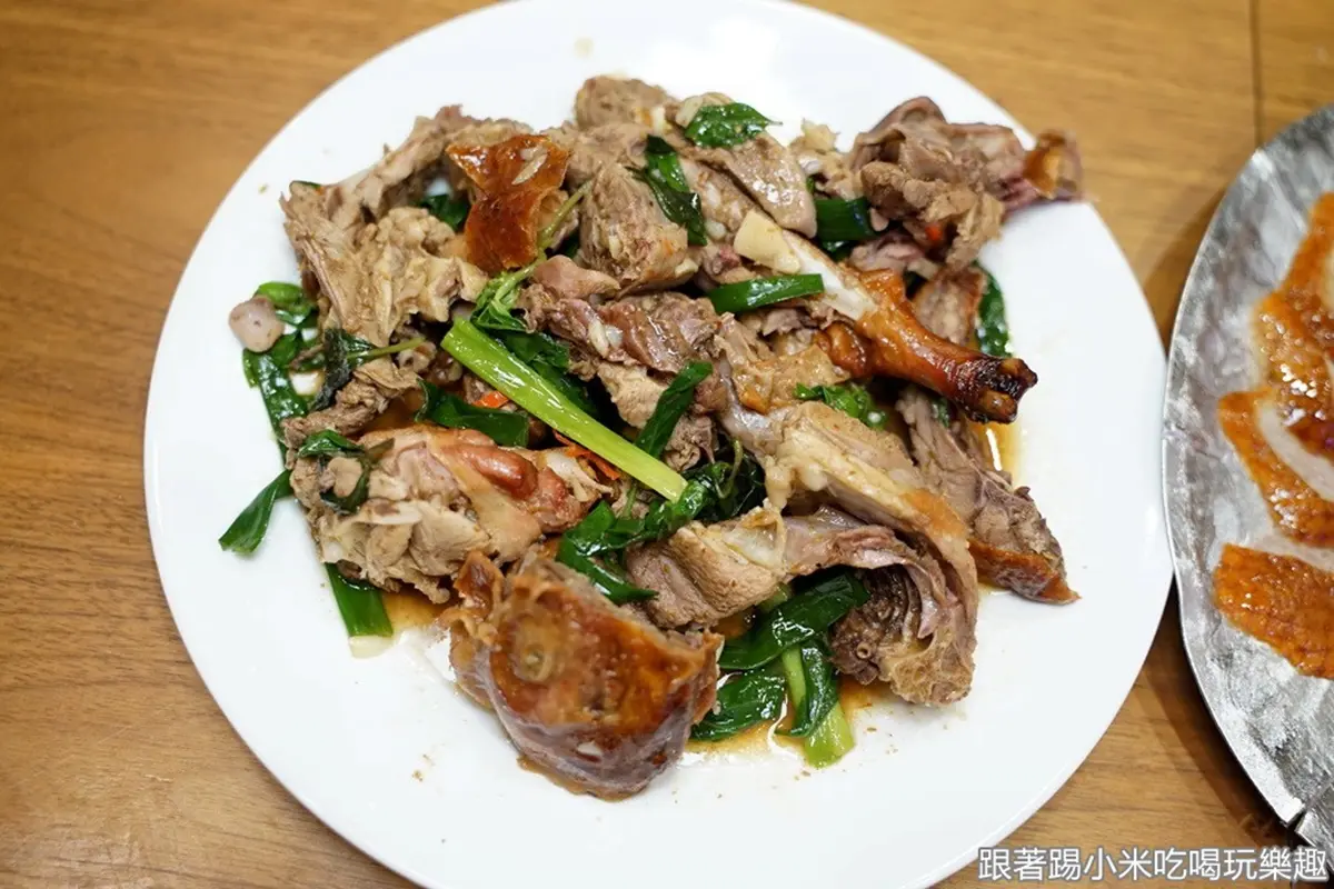 CP值超高!新竹「排隊烤鴨」半隻只要290元,必搭手工自製餅皮最對味 CP值超高!新竹「排隊烤鴨」半隻只要290元,必搭手工自製餅皮最對味