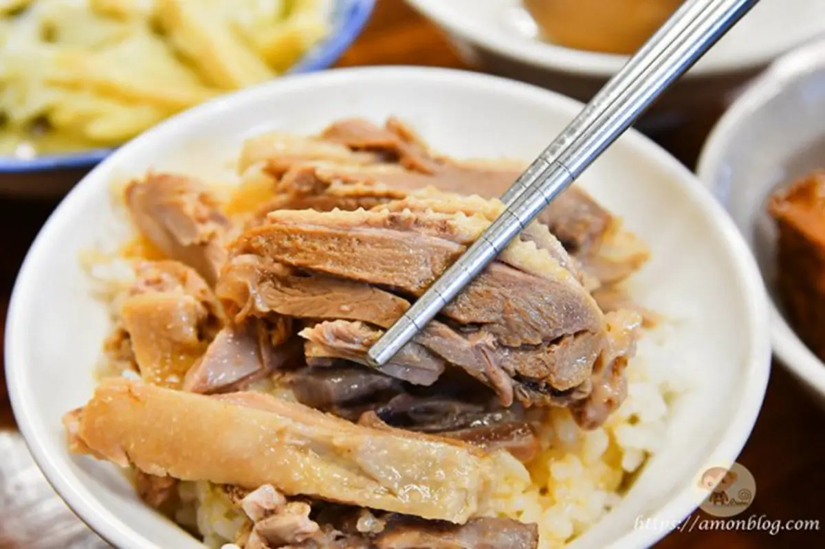 五星級主廚掌廚!「超豪邁鴨片飯」1碗只要50元,帶皮鴨肉至少5片以上 五星級主廚掌廚!「超豪邁鴨片飯」1碗只要50元,帶皮鴨肉至少5片以上
