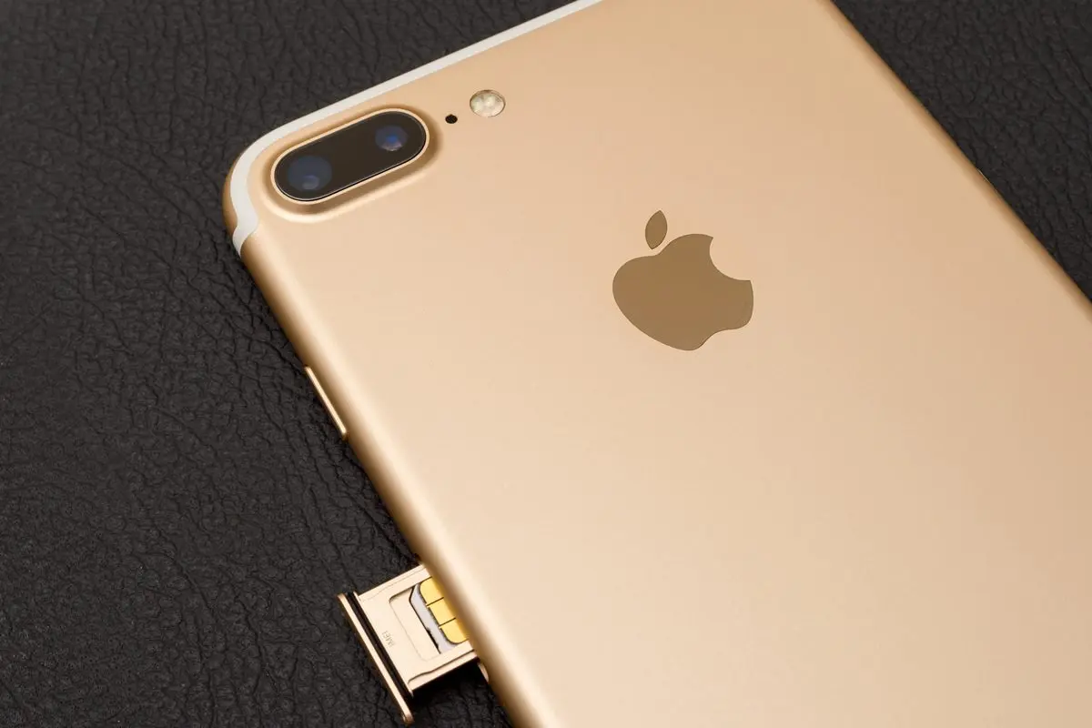 「無孔iPhone」2022年將出現!不再用實體SIM卡,防水、防塵功能大提升 「無孔iPhone」2022年將出現!不再用實體SIM卡,防水、防塵功能大提升