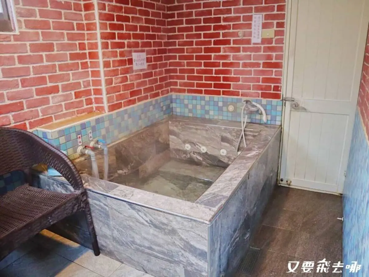 1人只要200元!烏來「日式景觀湯屋」爽泡SPA按摩池,還能看電視超放鬆 1人只要200元!烏來「日式景觀湯屋」爽泡SPA按摩池,還能看電視超放鬆