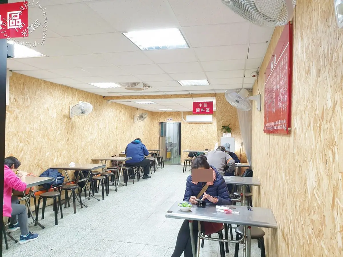 在地人激推！新店小吃「三色飯」１碗有多種吃法，塔香辣肉醬加皮蛋香氣獨特