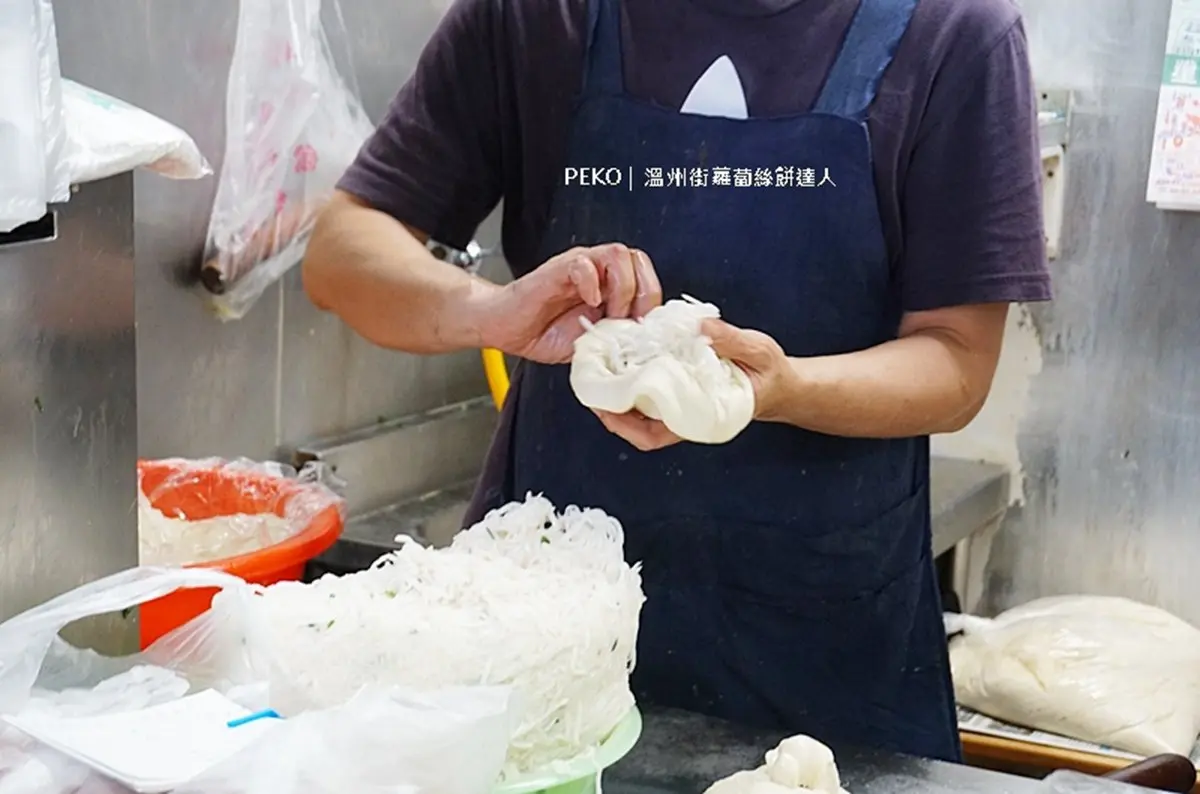 3000則好評！台北「老字號蘿蔔絲餅」一咬就爆餡，想吃先排半小時