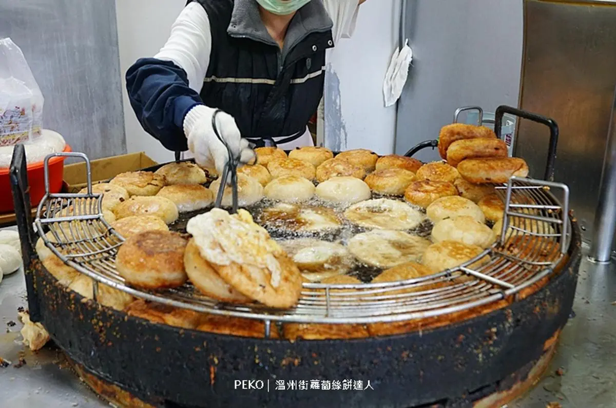 3000則好評！台北「老字號蘿蔔絲餅」一咬就爆餡，想吃先排半小時