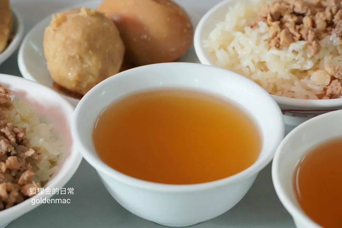 內用柴魚湯免費續!「古早味米糕」台中人從小吃到大,2種內行吃法最對味 內用柴魚湯免費續!「古早味米糕」台中人從小吃到大,2種內行吃法最對味