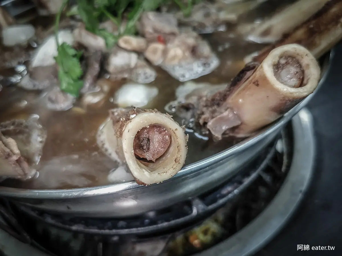 挑戰桃園最便宜！超人氣羊肉爐１人430元，爽嗑羊小排、羊骨髓