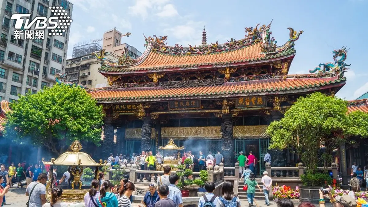 ATM不只領錢!網友驚見「神功能」,超狂「宮廟服務」點燈、安太歲免排隊 ATM不只領錢!網友驚見「神功能」,超狂「宮廟服務」點燈、安太歲免排隊