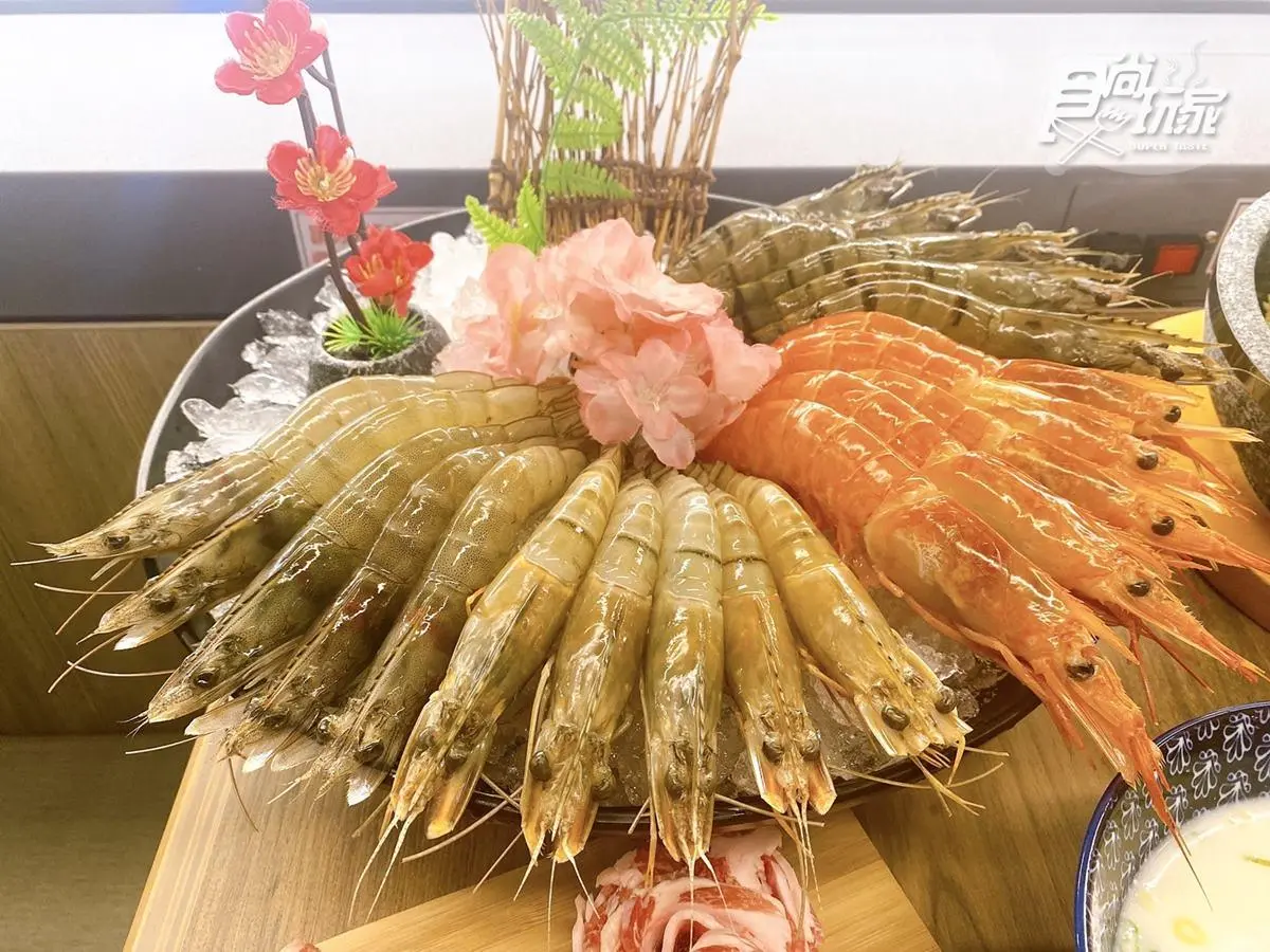 588元和牛吃到飽！馬辣新品牌「夯下去」插旗西門，先嗑金箔和牛握、天使紅蝦