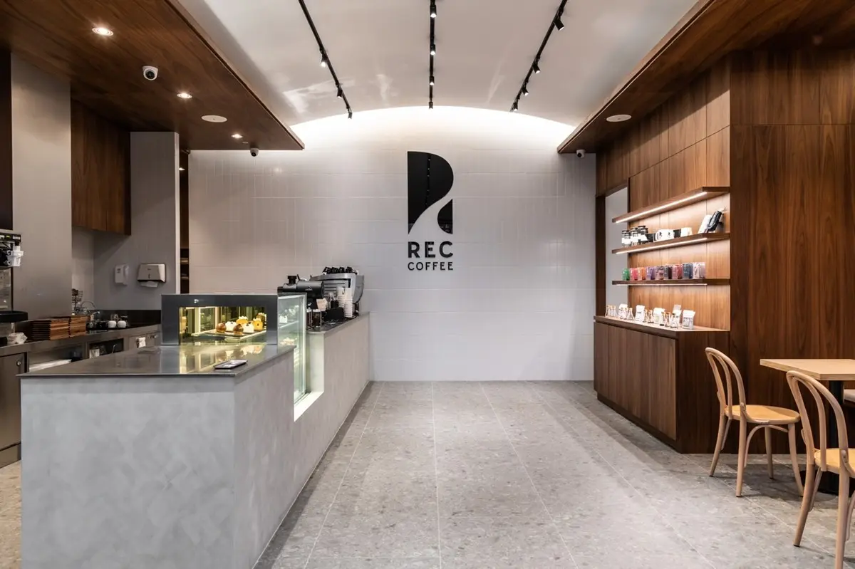 日本冠軍「REC COFFEE」2號店打卡!「海外首間路面店」限定輕食、禪風設計超有FU 日本冠軍「REC COFFEE」2號店打卡!「海外首間路面店」限定輕食、禪風設計超有FU