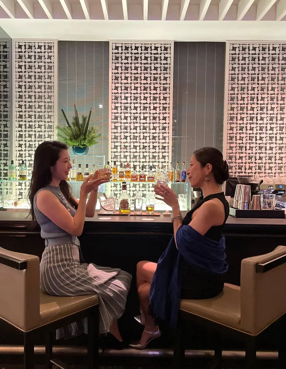 ２家《華燈初上》打卡酒店！光酒吧導覽、媽媽桑妝髮體驗，還有劇中場景火鍋