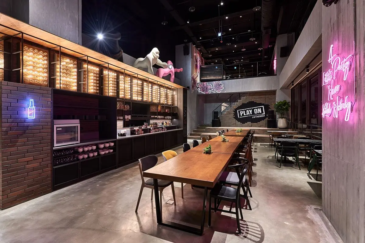 ２家《華燈初上》打卡酒店！光酒吧導覽、媽媽桑妝髮體驗，還有劇中場景火鍋
