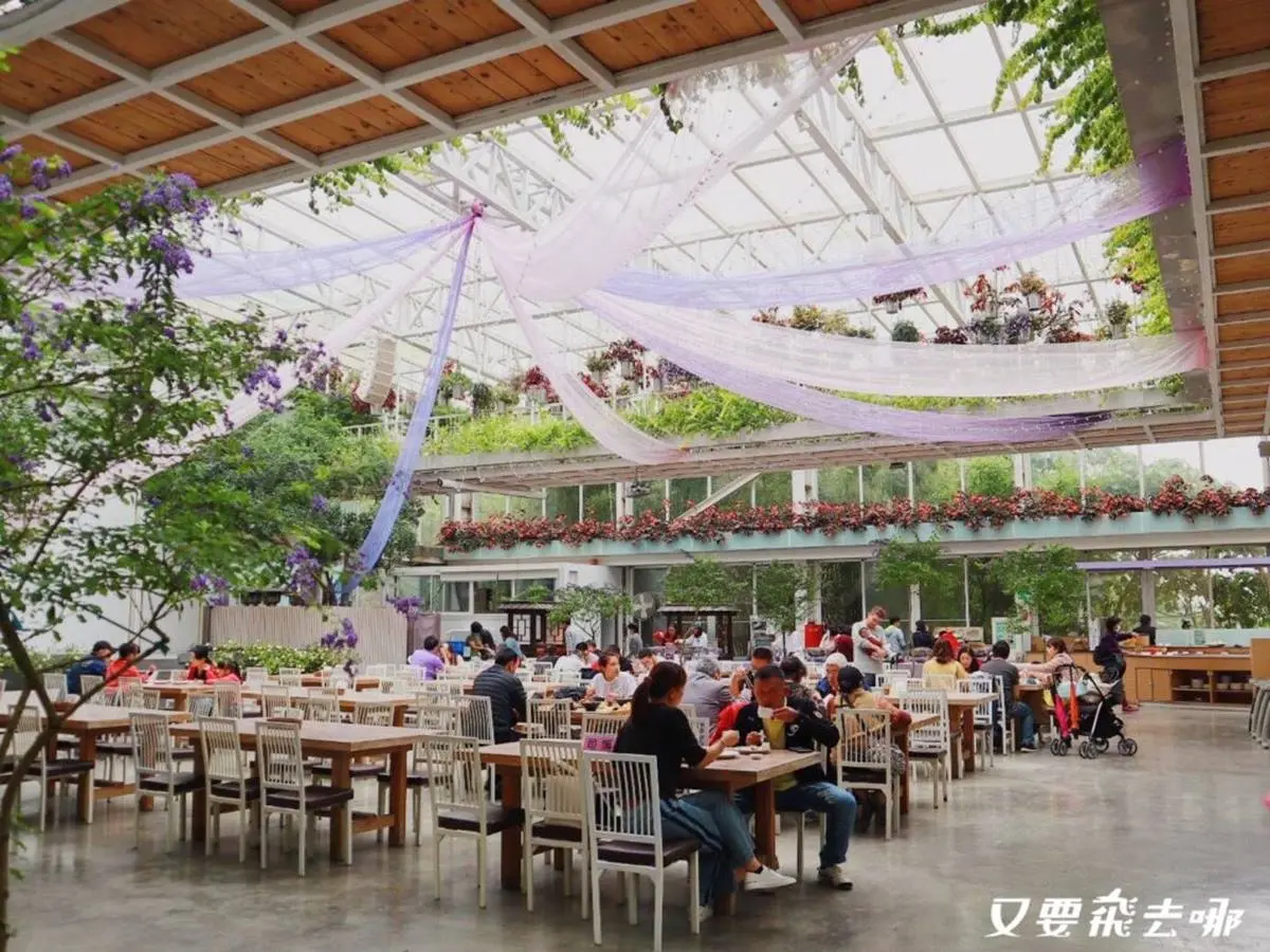 全台首座「香味主題館」！必拍夢幻白色玻璃屋、天空步道，還有彩繪盆栽DIY