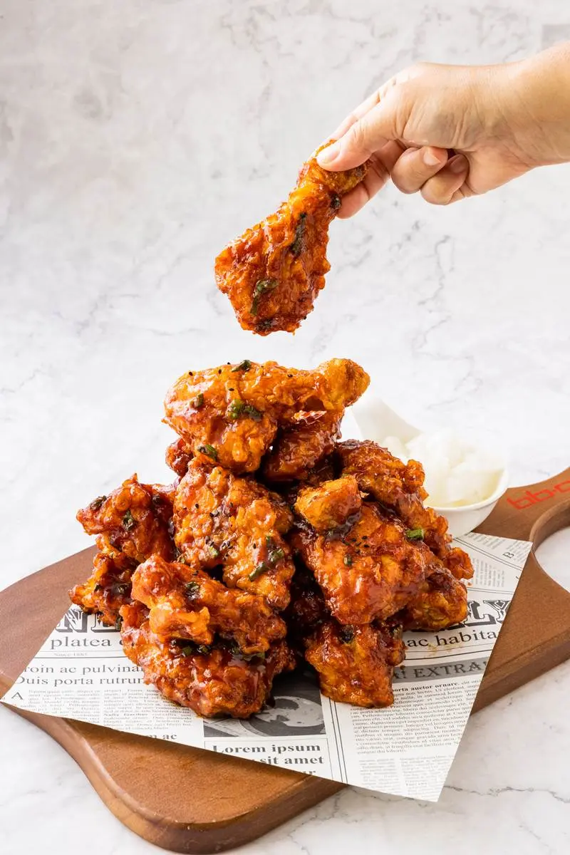 bb.q CHICKEN插旗信義區！推辣味燒肉炸雞、新春套餐，消費滿額送刮刮卡