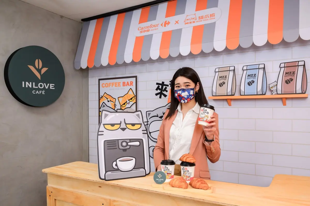 免費喝美式、拿鐵！家樂福２大「貓爪抓快閃店」萌翻，再收３款聯名咖啡杯