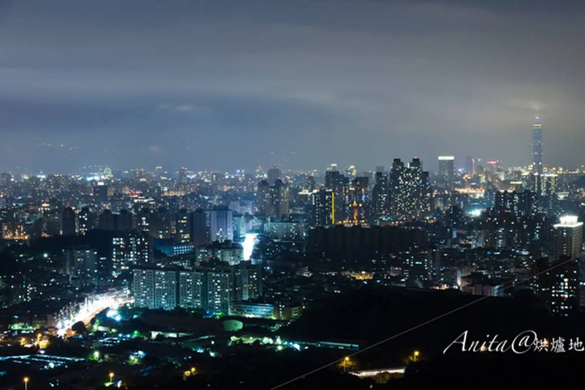 情侶約會必衝！雙北６處祕境賞「百萬夜景」，眺望整座市景、無死角101美景
