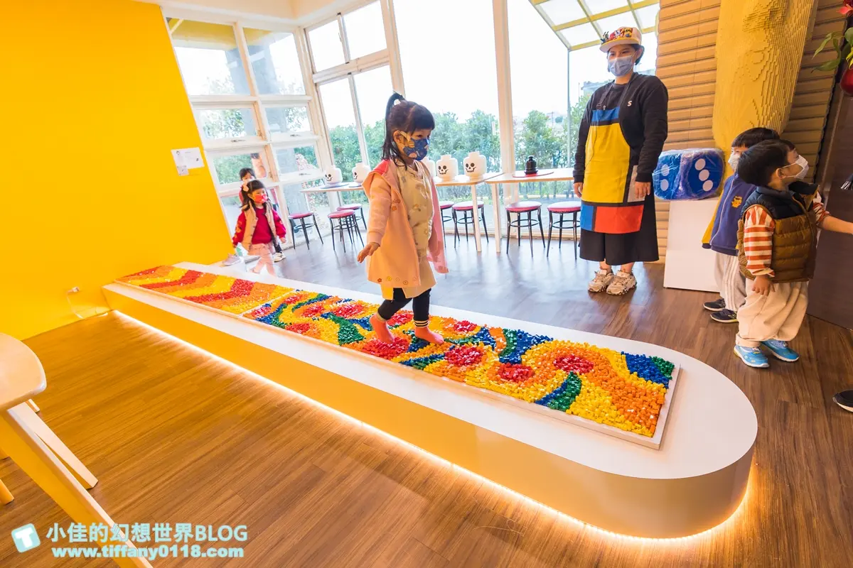 放大３倍版積木樂園！搶拍小小兵、巨大珍奶，挑戰超有感「積木健康步道」