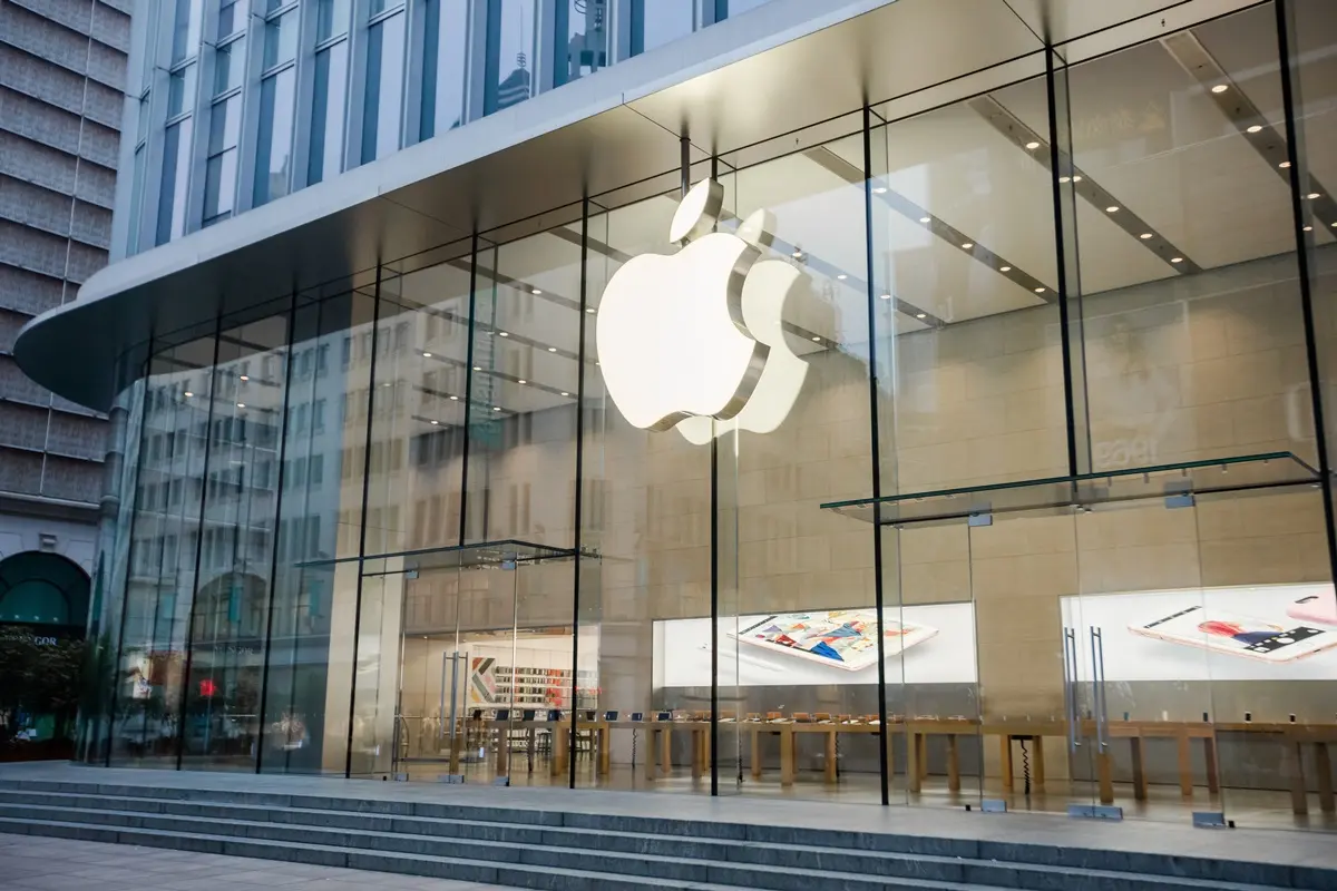 免刷卡機也能付錢！iPhone超狂新功能「點擊支付」，蘋果手機變身行動收銀機