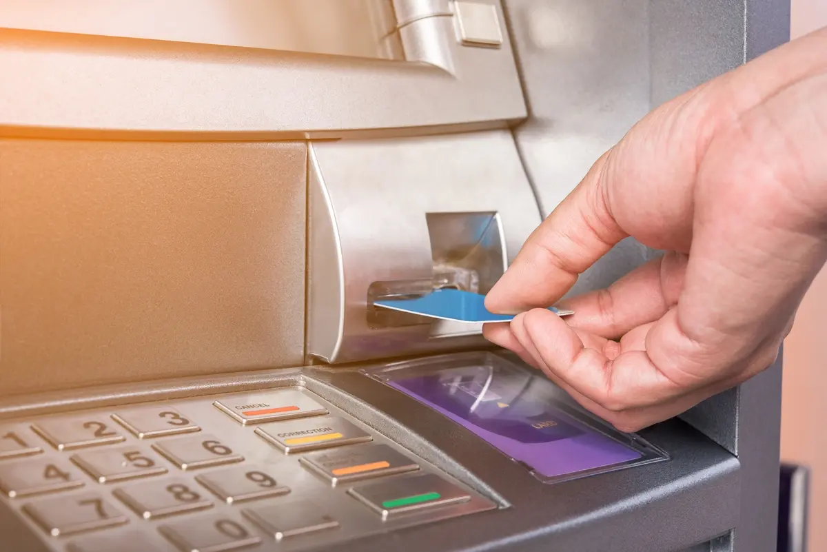 沒帶卡片也能領錢！網友激推ATM「隱藏版功能」，３步驟指紋搞定超方便