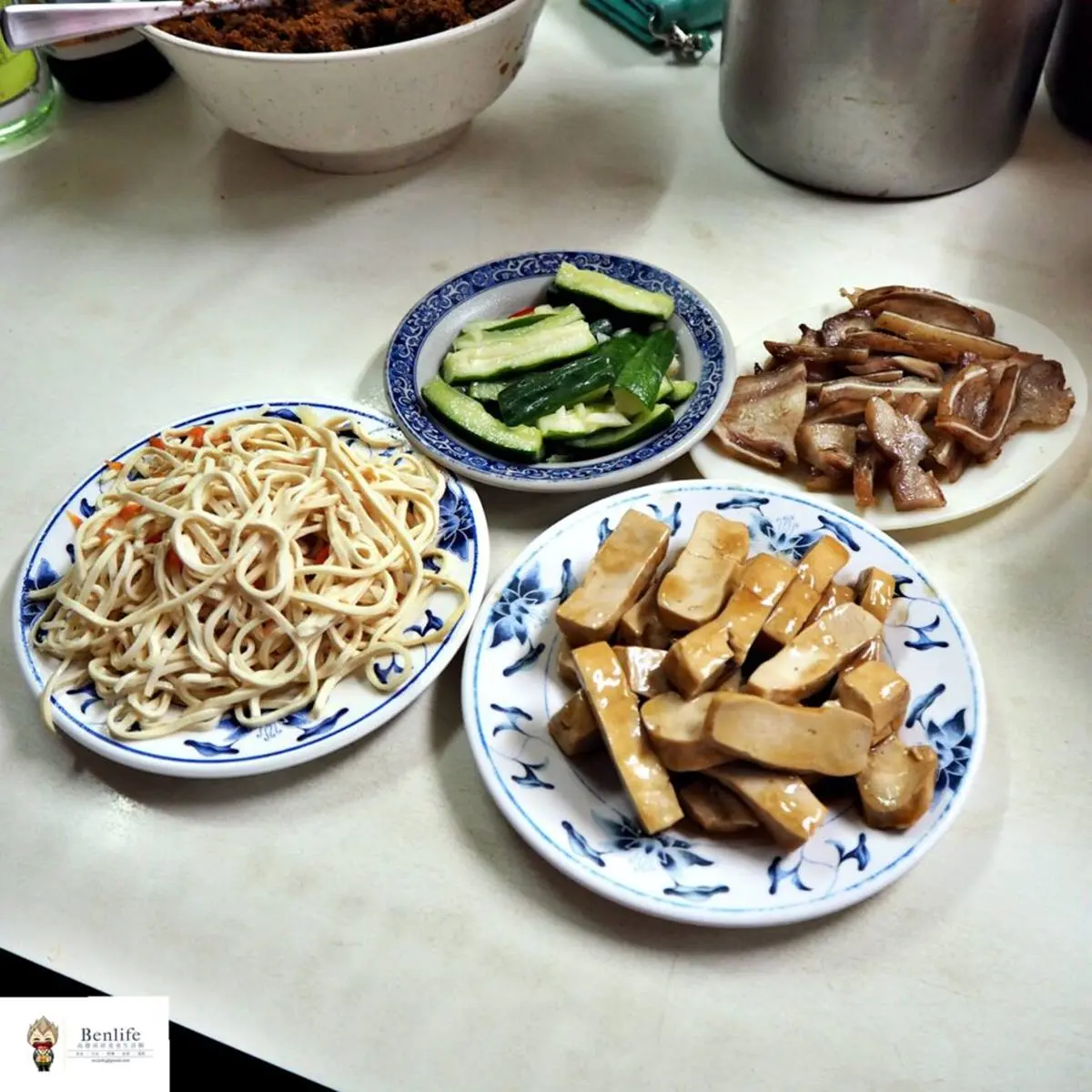 從早餐吃到宵夜!台北6家「24小時不打烊」美食:銷魂半熟滷肉飯、厚切牛雜麵 從早餐吃到宵夜!台北6家「24小時不打烊」美食:銷魂半熟滷肉飯、厚切牛雜麵