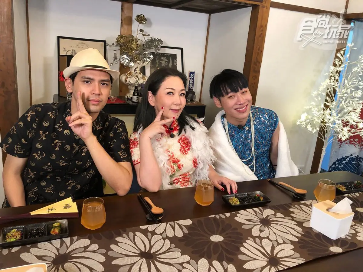 《魚肉鄉民》金曲歌后返鄉遊!嘗阿姨手路菜突哽咽,曝童年往事逼哭陳零九 《魚肉鄉民》金曲歌后返鄉遊!嘗阿姨手路菜突哽咽,曝童年往事逼哭陳零九