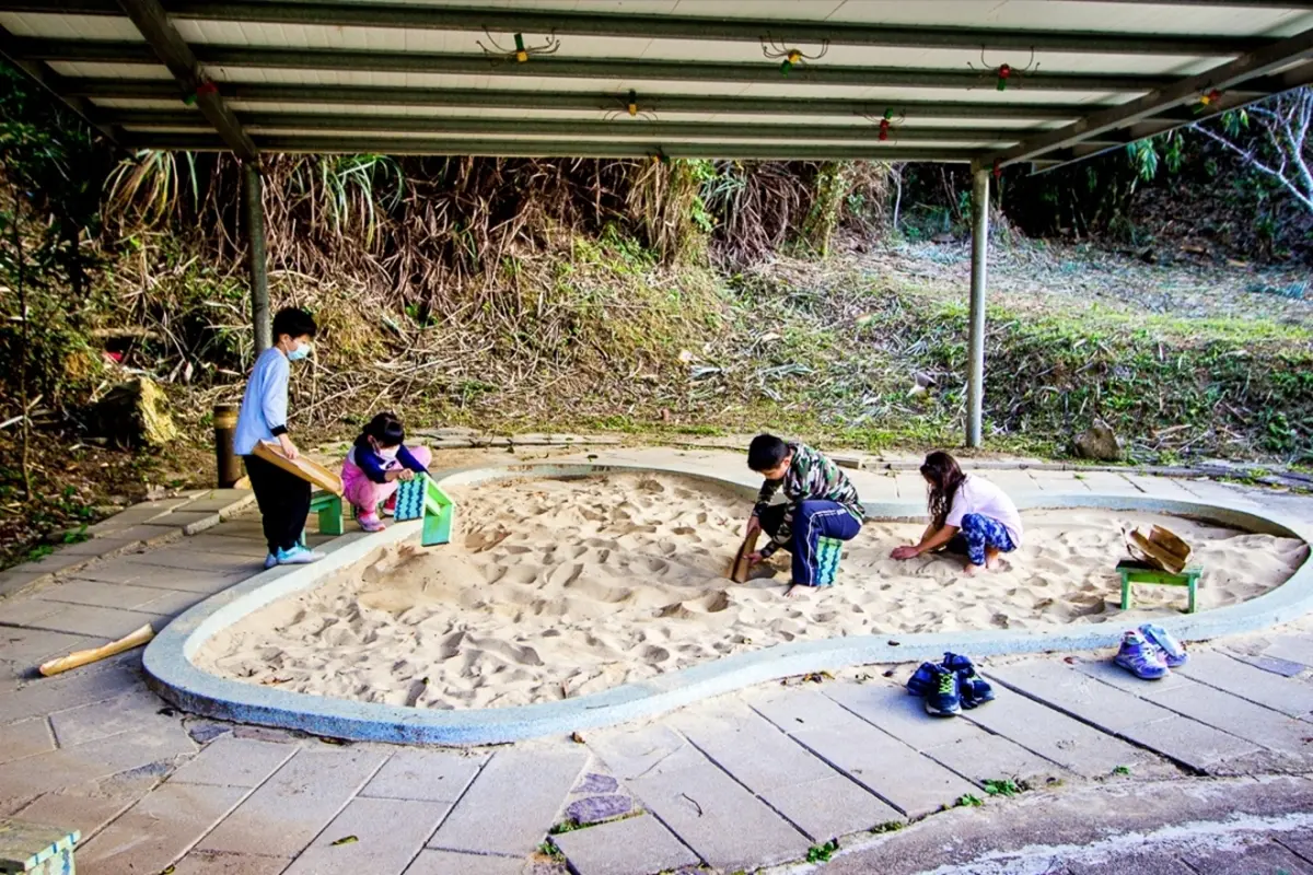 走進西瓜巨人國!全台唯一「水果樂園」爽玩滑草坡、小火車,繽紛造景超好拍 走進西瓜巨人國!全台唯一「水果樂園」爽玩滑草坡、小火車,繽紛造景超好拍