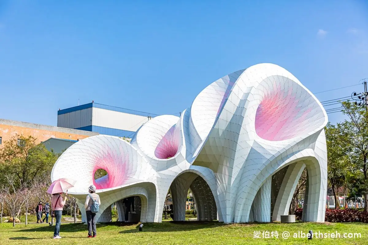 228連假衝台中!打卡300公尺炮仗花牆、千坪櫻花公園,順路吃超有哏地獄炒飯 228連假衝台中!打卡300公尺炮仗花牆、千坪櫻花公園,順路吃超有哏地獄炒飯