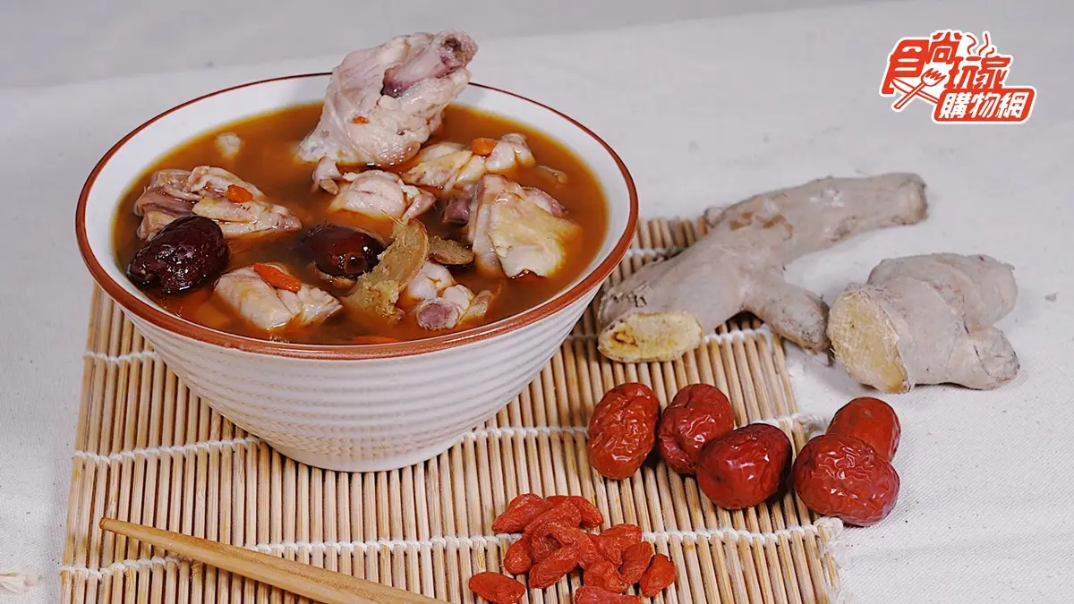 全台唯一「吹冷氣的雞」！賣破10萬超狂雞湯，麻油、牛蒡、九尾草３組合獨賣