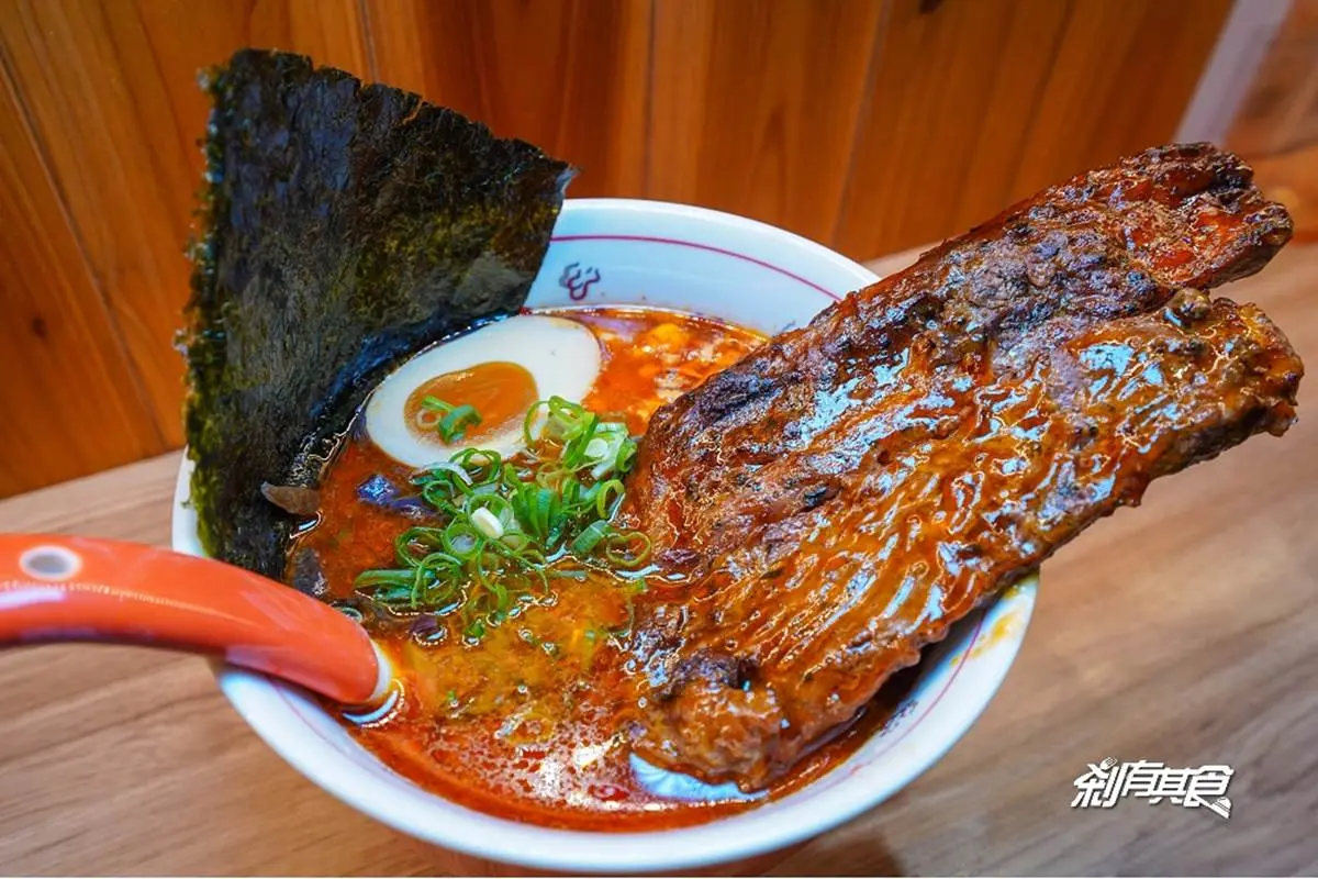 日限量５碗！「金箔＋魚子醬＋鵝肝」挑戰全台最奢華拉麵，肉控必點巨無霸肋排