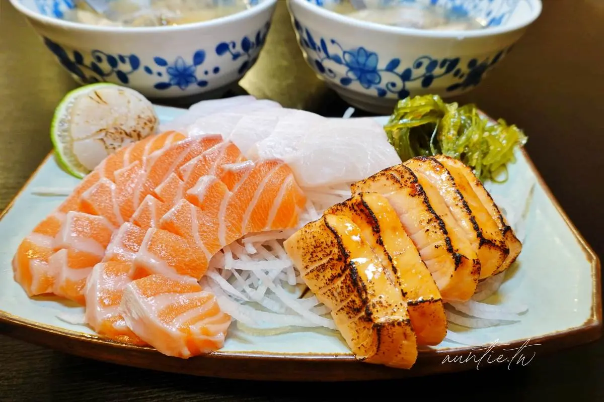 1大盤只要100元!三重「厚切鮭魚肚」半夜也吃得到,還有滿料魚骨湯免費喝 1大盤只要100元!三重「厚切鮭魚肚」半夜也吃得到,還有滿料魚骨湯免費喝