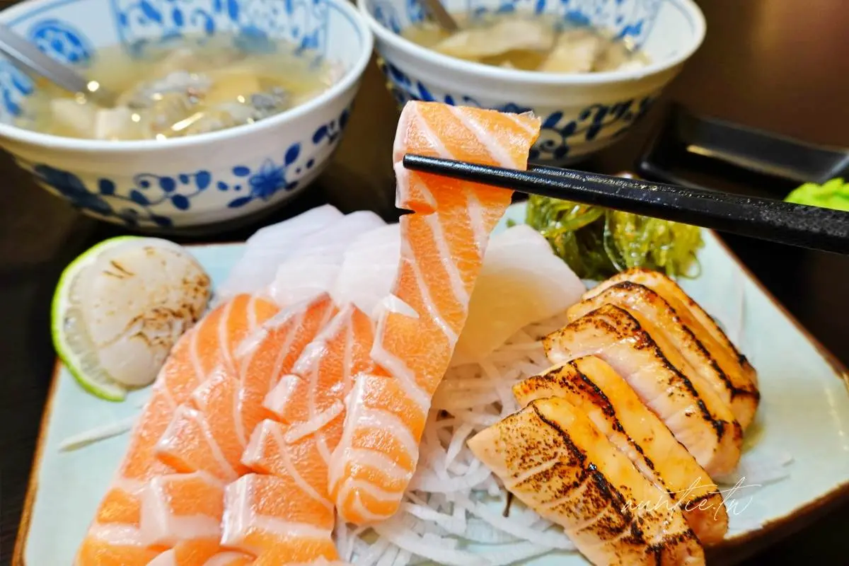 1大盤只要100元!三重「厚切鮭魚肚」半夜也吃得到,還有滿料魚骨湯免費喝 1大盤只要100元!三重「厚切鮭魚肚」半夜也吃得到,還有滿料魚骨湯免費喝
