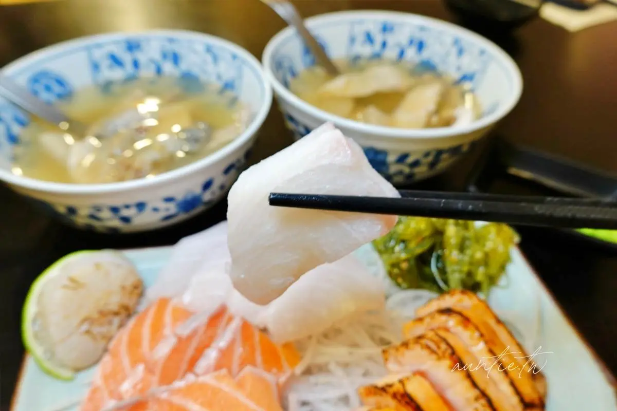 1大盤只要100元!三重「厚切鮭魚肚」半夜也吃得到,還有滿料魚骨湯免費喝 1大盤只要100元!三重「厚切鮭魚肚」半夜也吃得到,還有滿料魚骨湯免費喝