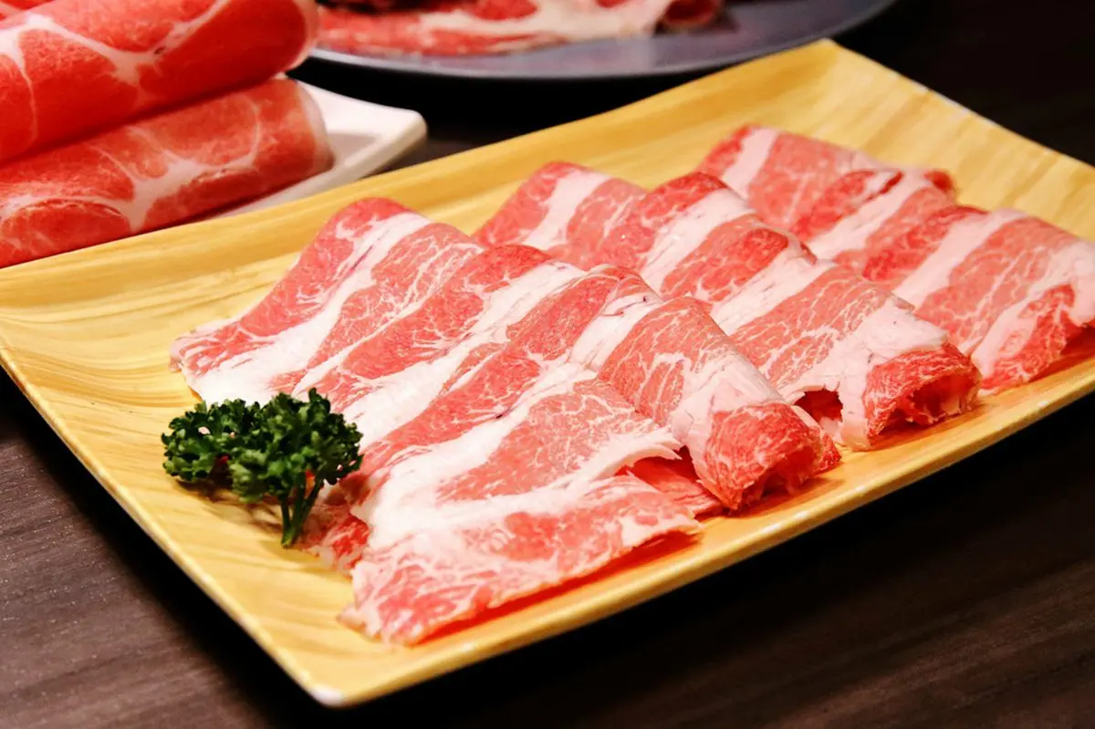 全台首家瀑布起司牛奶鍋！超狂現切起司＋整罐萬丹鮮乳，788元和牛吃到飽