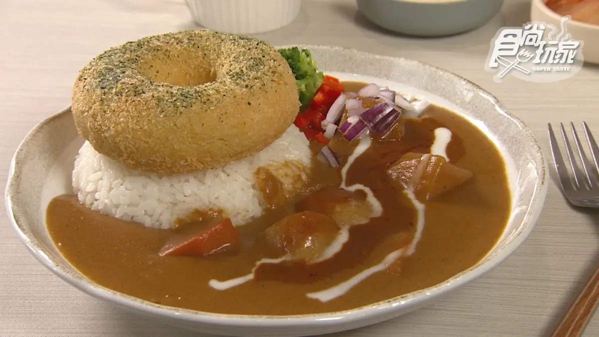 打卡超吸睛！韓系咖啡廳「甜甜圈＋咖哩飯」意外超搭，臭豆腐口味一吃會上癮