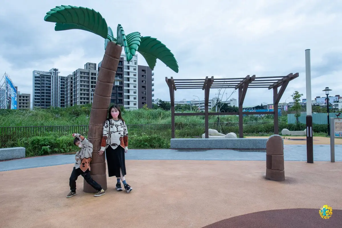 巨大三角龍化石！新北「恐龍公園」先衝尾巴溜滑梯，山形攀爬網小孩放電必玩