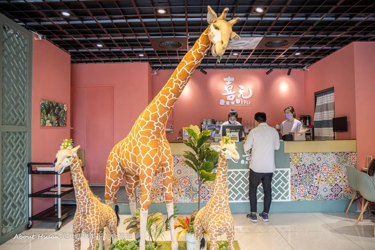 打卡長頸鹿、袋鼠！桃園「親子義式餐廳」必點浮誇鮮蝦麵，１盤吃得到８隻蝦