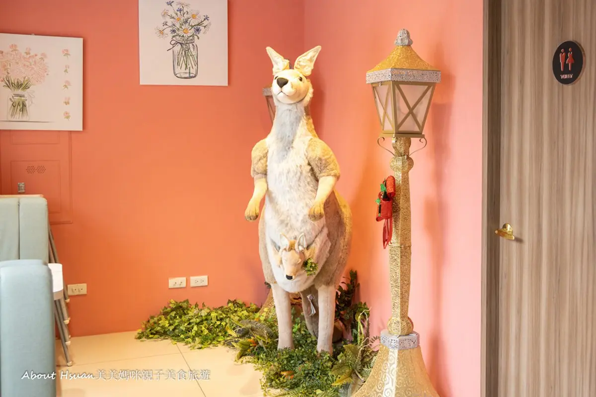 打卡長頸鹿、袋鼠！桃園「親子義式餐廳」必點浮誇鮮蝦麵，１盤吃得到８隻蝦
