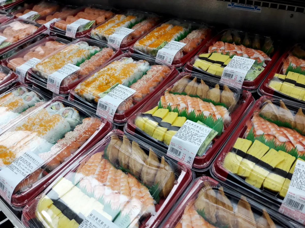 好市多壽司當天現做？內行曝「隱藏福利」：這時段鮭魚壽司免費吃