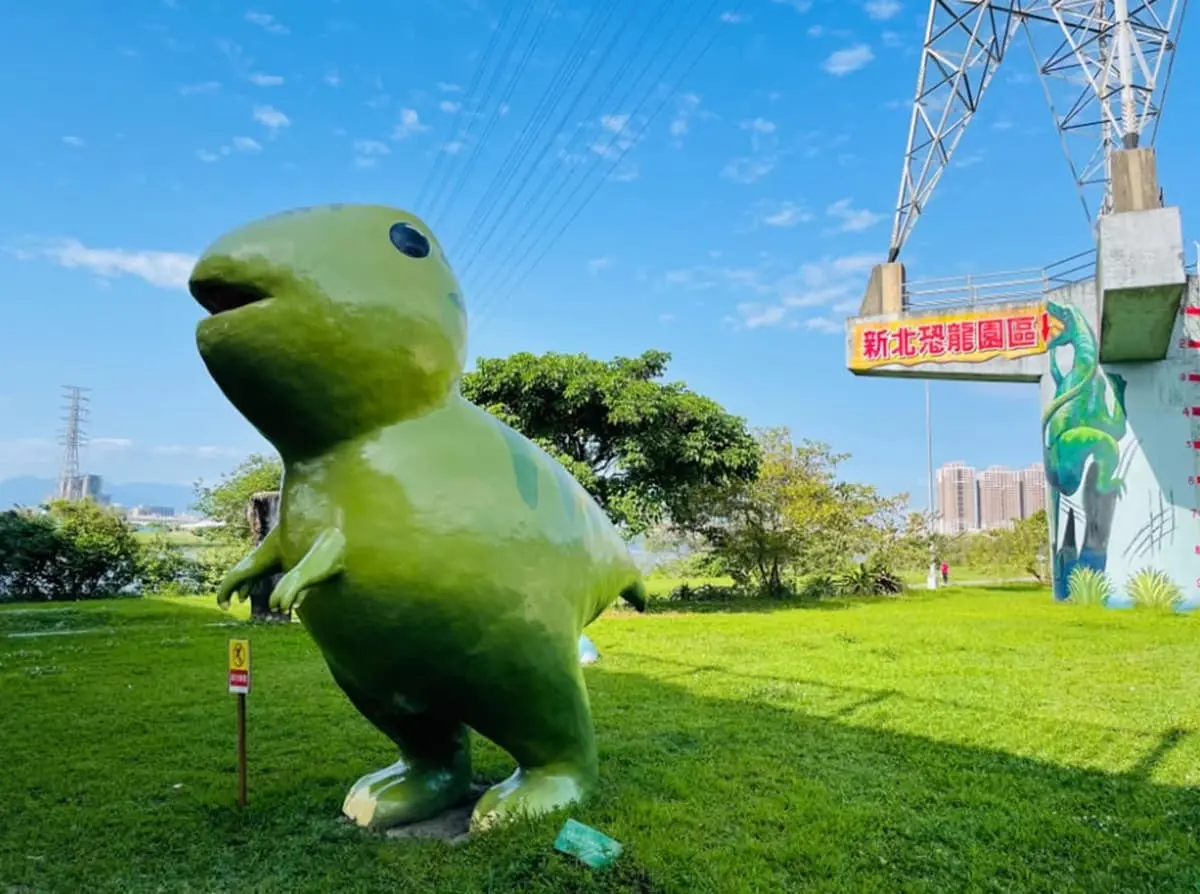 隱藏版侏羅紀公園!打卡3D彩繪牆、超Q粉紅小暴龍,還有摩登原始車可搭 隱藏版侏羅紀公園!打卡3D彩繪牆、超Q粉紅小暴龍,還有摩登原始車可搭