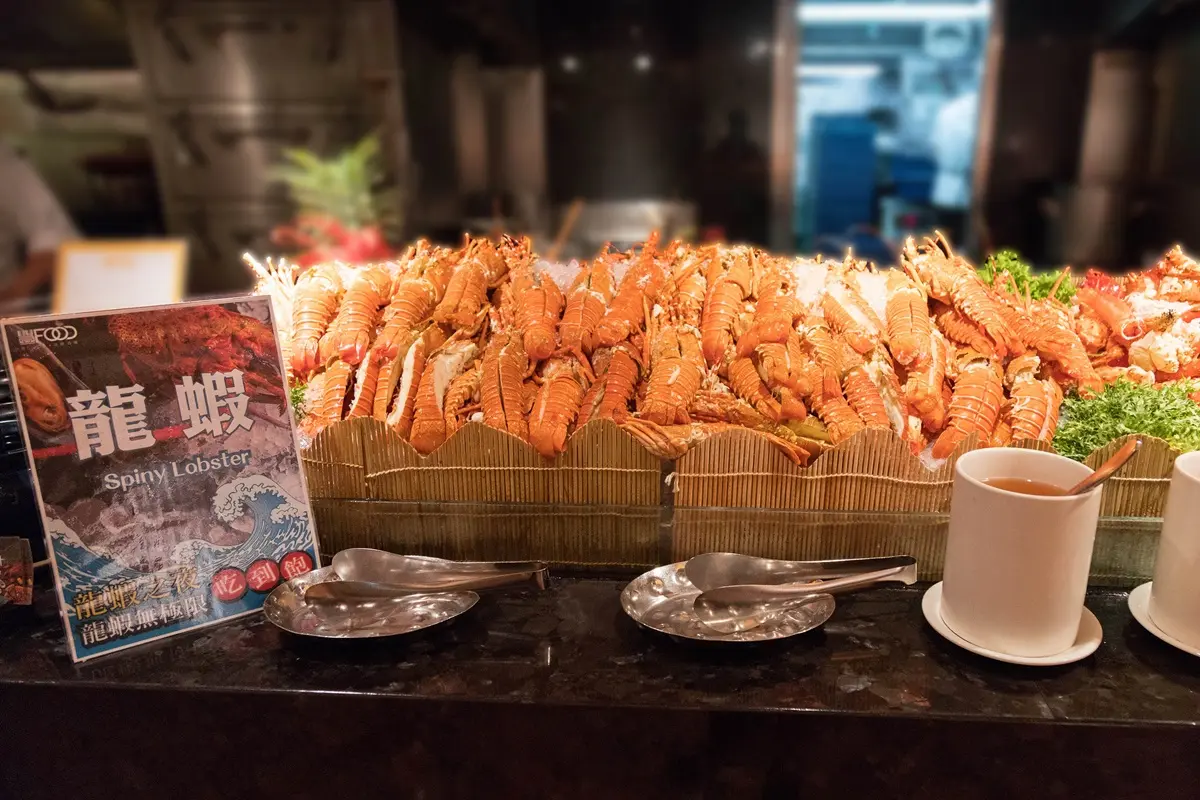 超狂Buffet龍蝦、和牛吃到飽！加碼「女生買一送一」，再爽嗑天使蝦、烤生蠔