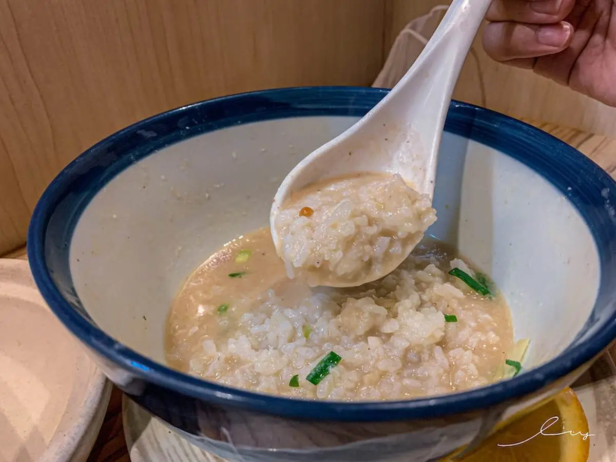 這裡還吃得到鮭魚！超狂「鮭白湯拉麵」鋪炙燒鮭魚＋魚卵，排隊２小時也要嗑