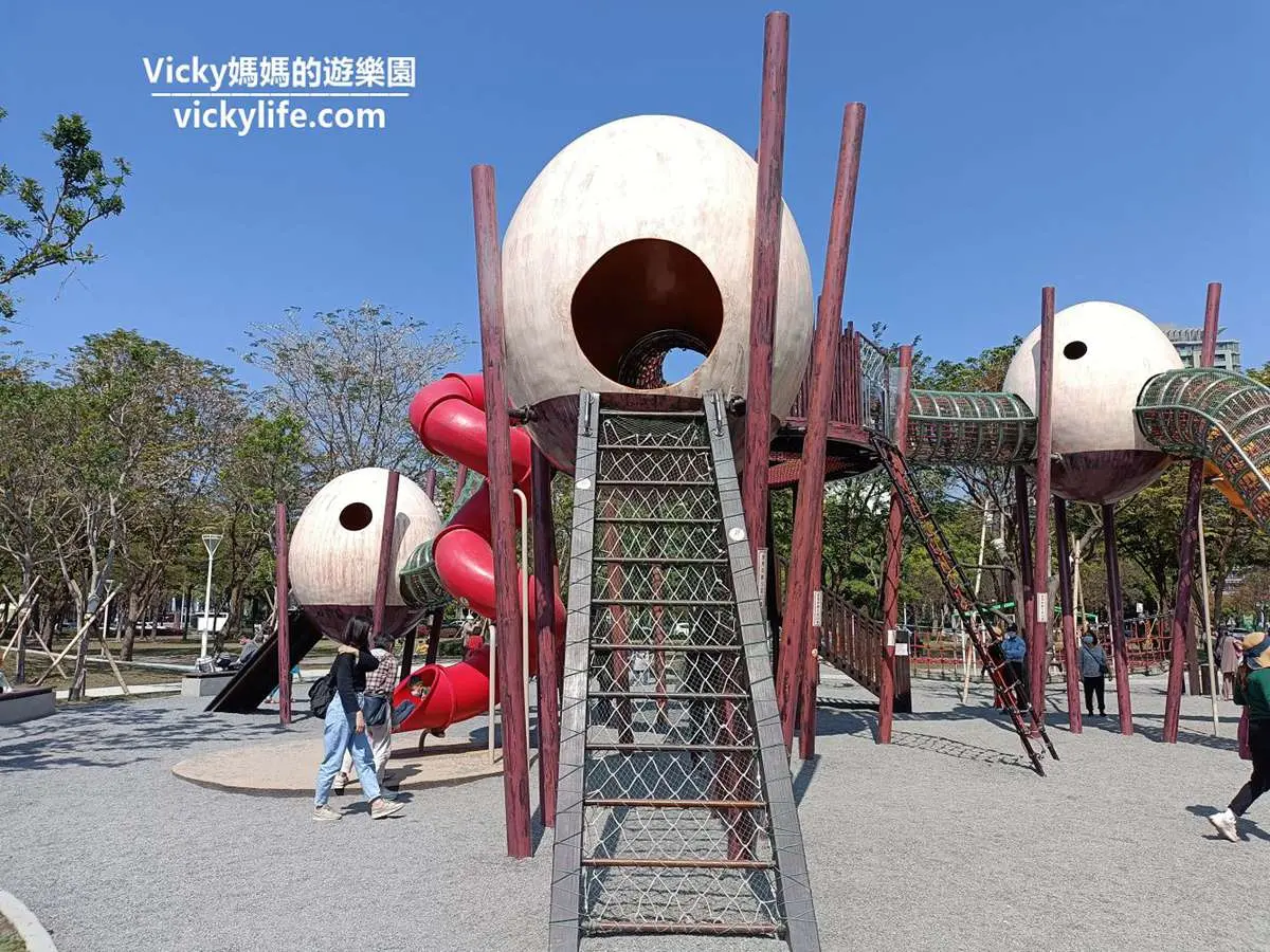 玩膩一般公園?搭捷運玩高雄4座「主題遊戲場」,蛋型滑梯、彩色山丘超有哏 玩膩一般公園?搭捷運玩高雄4座「主題遊戲場」,蛋型滑梯、彩色山丘超有哏