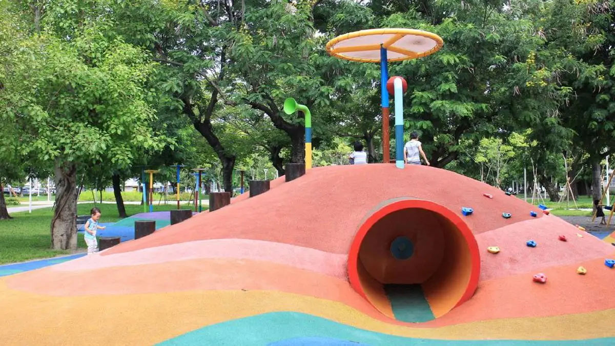 玩膩一般公園?搭捷運玩高雄4座「主題遊戲場」,蛋型滑梯、彩色山丘超有哏 玩膩一般公園?搭捷運玩高雄4座「主題遊戲場」,蛋型滑梯、彩色山丘超有哏