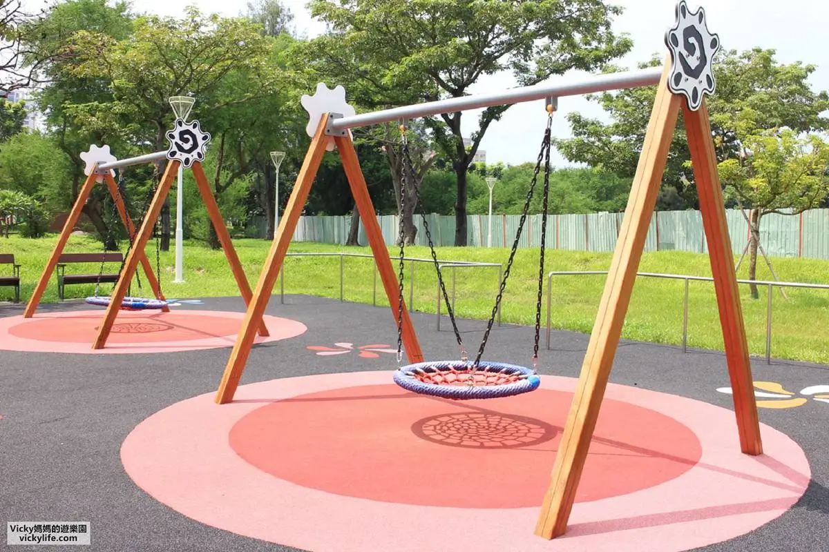 玩膩一般公園?搭捷運玩高雄4座「主題遊戲場」,蛋型滑梯、彩色山丘超有哏 玩膩一般公園?搭捷運玩高雄4座「主題遊戲場」,蛋型滑梯、彩色山丘超有哏