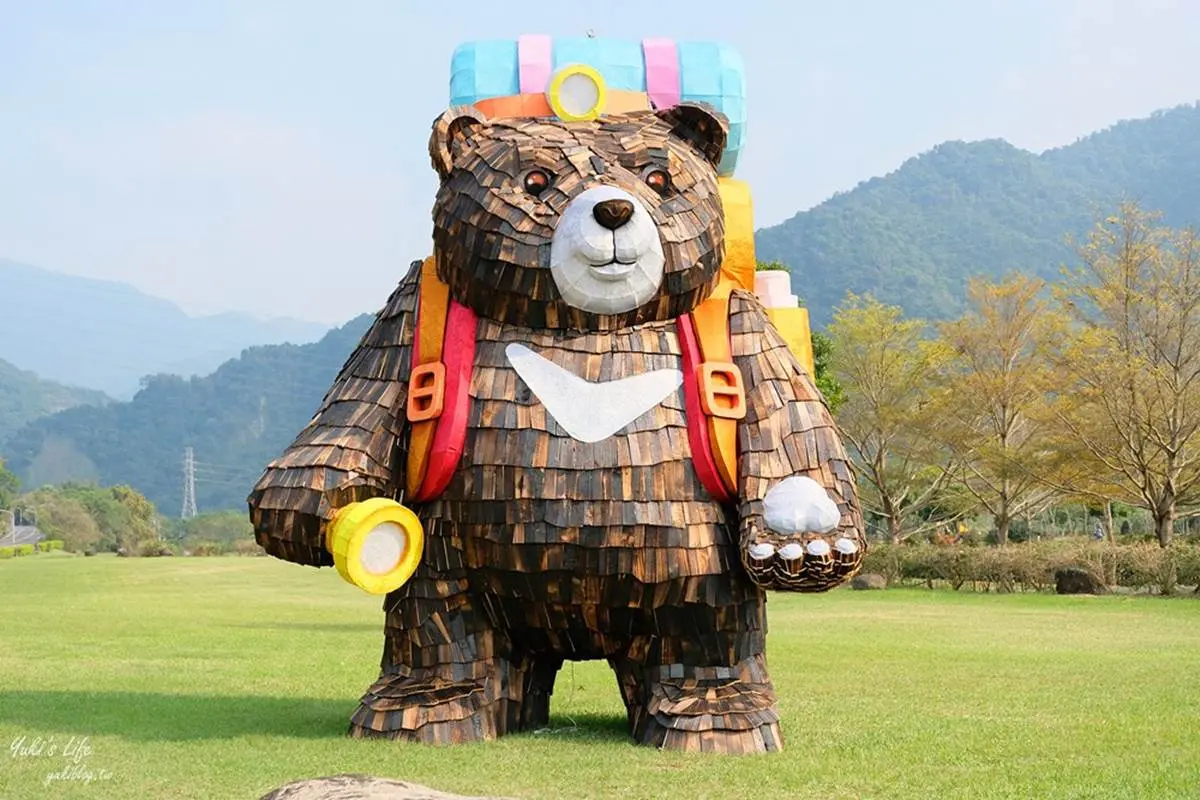 超巨大黑熊、獨角獸出沒！戶外園區「紫藤花城堡」太好拍，還能免費吃鳳梨酥