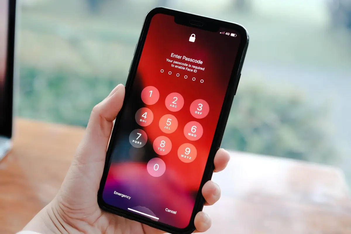 iPhone最新「戴口罩解鎖」！３步驟就可設定，網：這幾款手機卻被放生