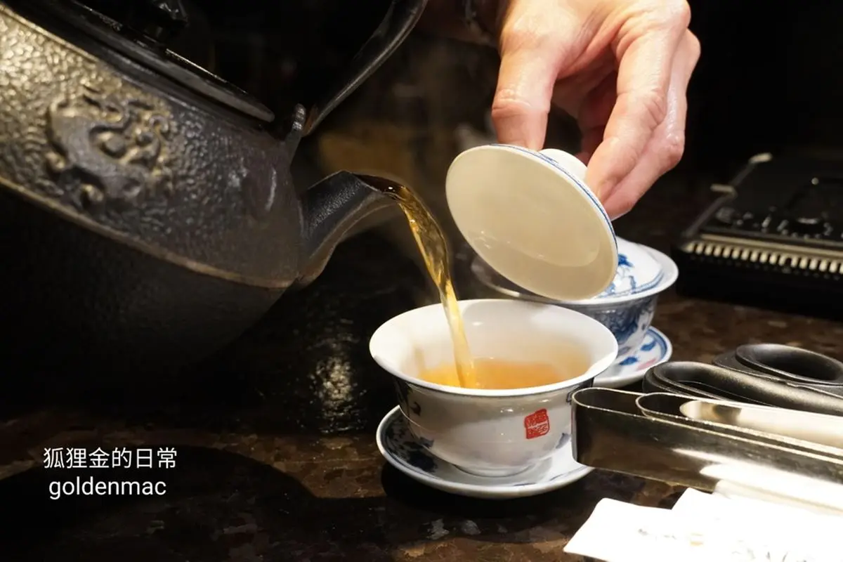 素食界屋馬也在台中！超浮誇「噴乾冰烤物盤」爽嗑北平烤鴨，還有澎派佛跳牆