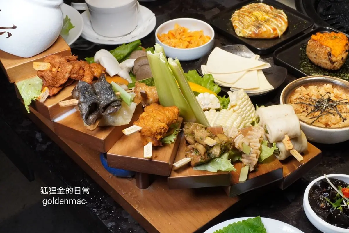 素食界屋馬也在台中！超浮誇「噴乾冰烤物盤」爽嗑北平烤鴨，還有澎派佛跳牆