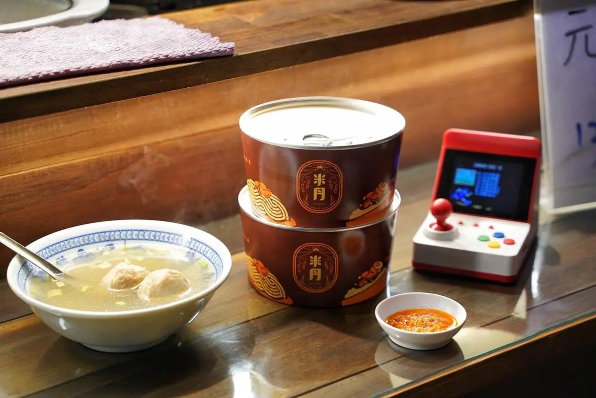 這是人類版罐罐?超有哏「易開罐美食」竟裝入銷魂拌麵,配1顆半熟蛋更唰嘴 這是人類版罐罐?超有哏「易開罐美食」竟裝入銷魂拌麵,配1顆半熟蛋更唰嘴