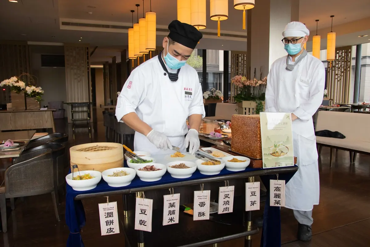 全台獨創「潤餅餐車」吃到飽！溫泉飯店客製７種內餡，泡湯再送午餐、下午茶