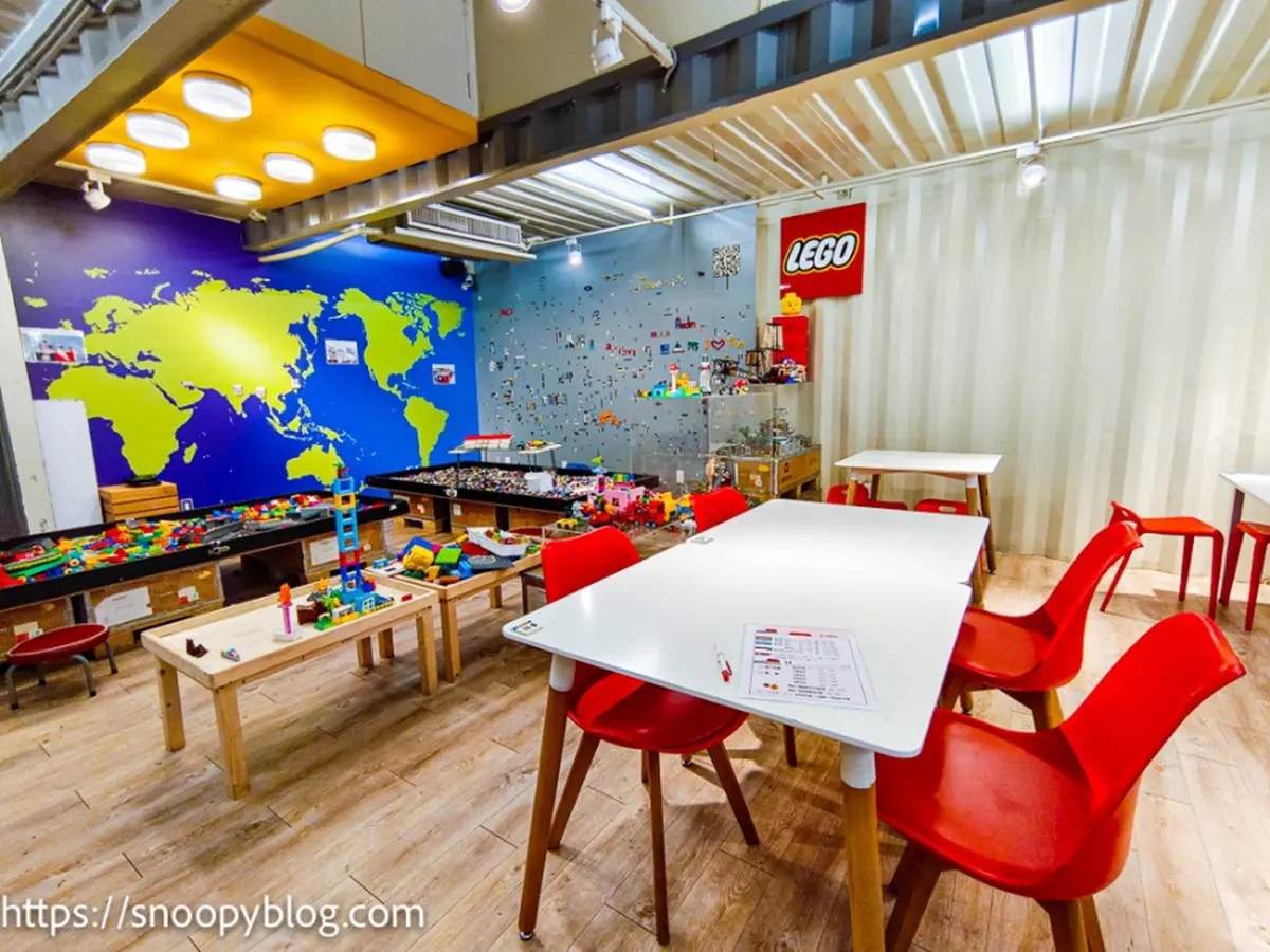 樂高機器人送餐!桃園「親子餐廳」爽玩樂高只要100元,還能再把積木帶回家 樂高機器人送餐!桃園「親子餐廳」爽玩樂高只要100元,還能再把積木帶回家