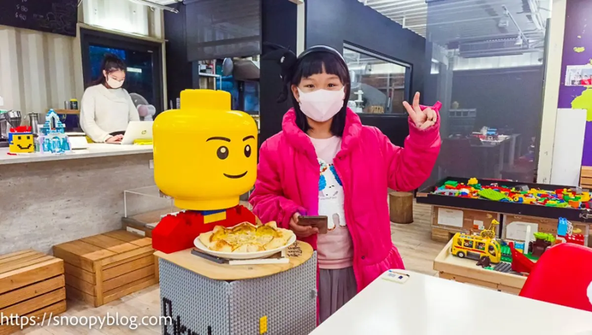 樂高機器人送餐!桃園「親子餐廳」爽玩樂高只要100元,還能再把積木帶回家 樂高機器人送餐!桃園「親子餐廳」爽玩樂高只要100元,還能再把積木帶回家